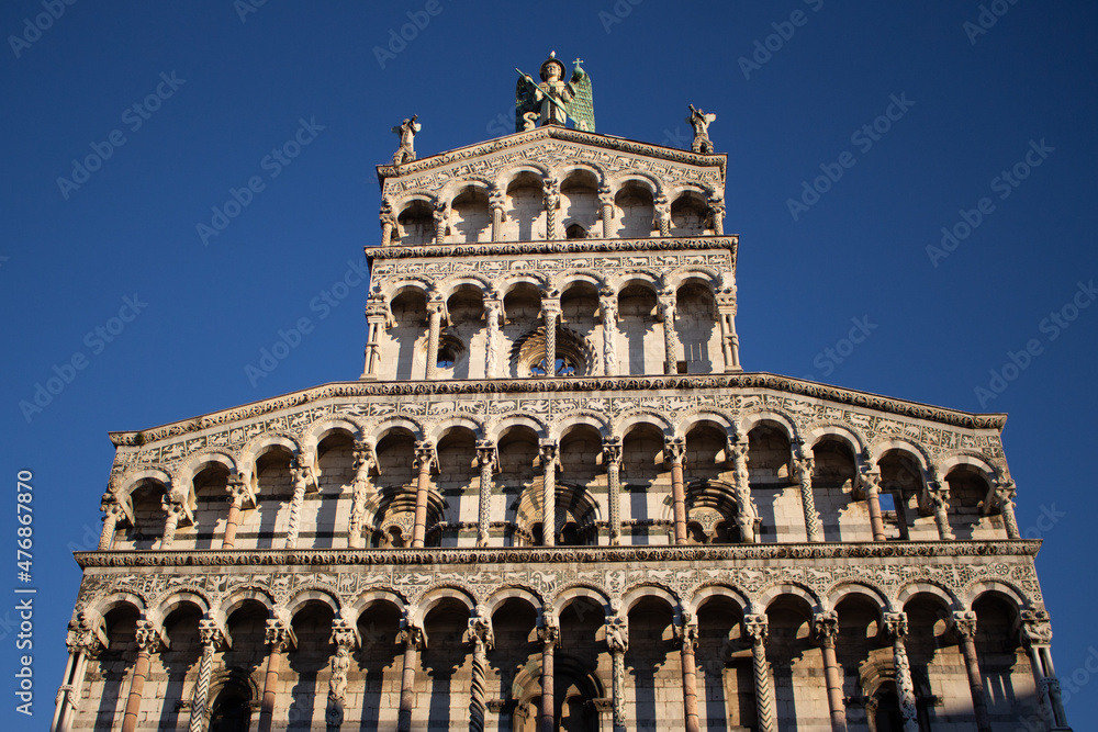 Fachada de la catedral de San Martín en Lucca