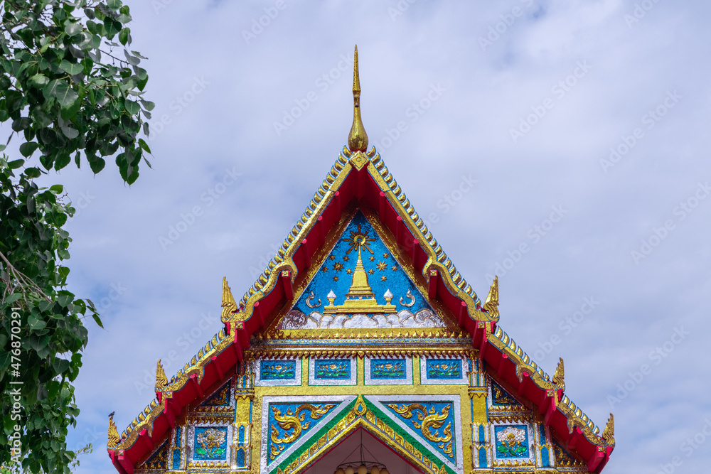 Naklejka premium Buddhist temple Was on Sukhumvitt Rd BKK Bangkok Thailand, vivid lush colours if the buildings are glorious