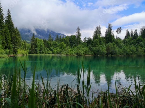 Fototapeta Naklejka Na Ścianę i Meble -  Turquoise water of the Caumasee lake surrounded by trees and mountains - Flims, Switzerland