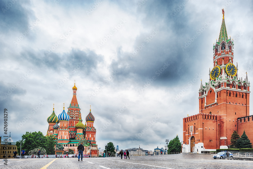 Naklejka premium The Cathedral of Vasily the Blessed and the Spasskaya Tower of the Moscow Kremlin, Red Square in Moscow, Russia