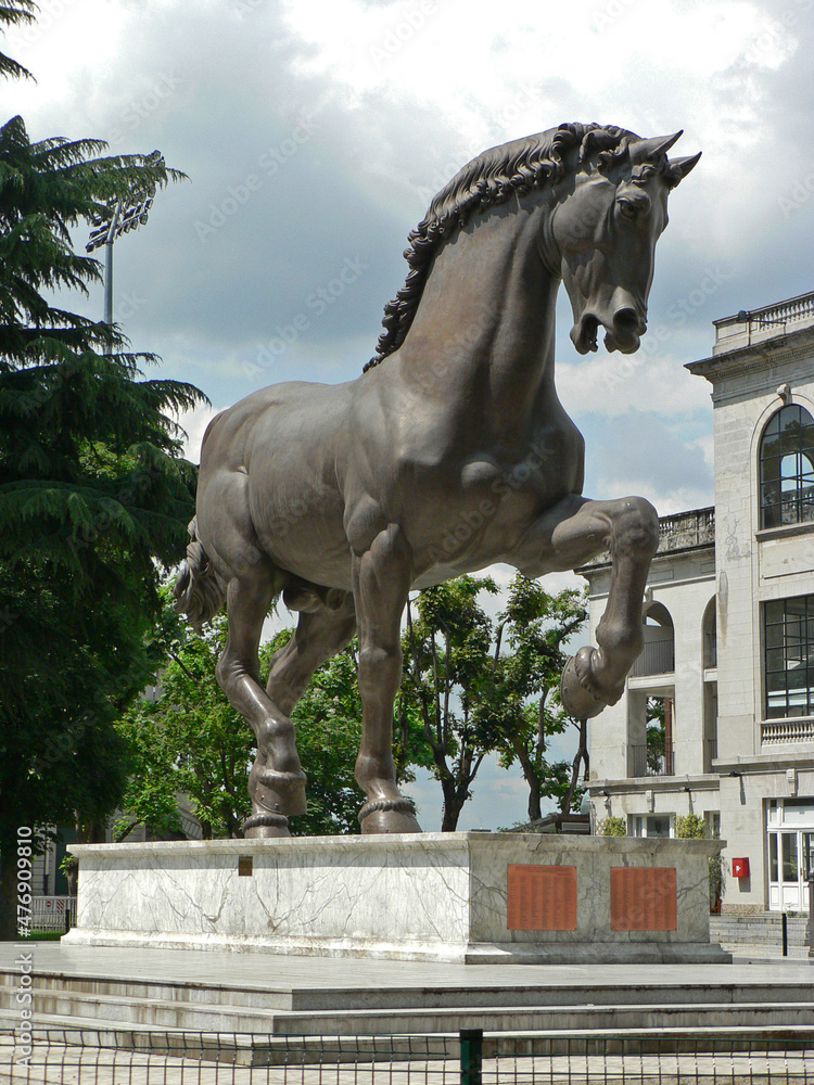 Naklejka premium Walking in the center of Milan