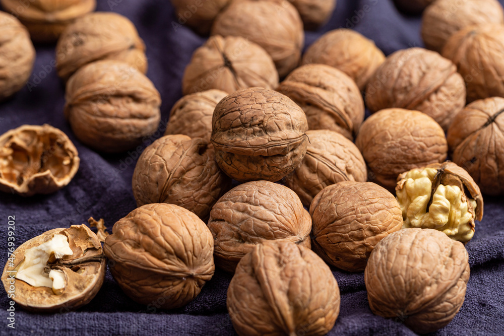 There were walnuts in abundance on the table There were walnuts in abundance on the table