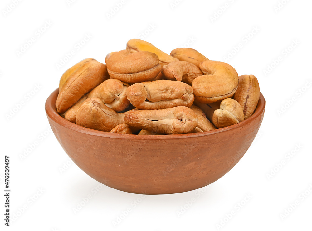 Fototapeta premium cashew nut isolated in bowl on white background
