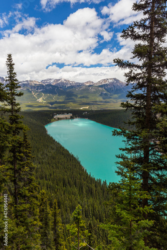 Fototapeta Naklejka Na Ścianę i Meble -  The view on the Lake Louise from Big Beehive in Banff National Park