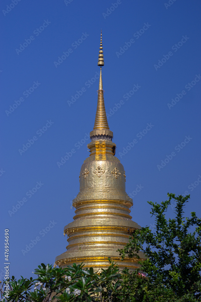 The roof of Wat Phra That Hariphunchai, Lamphun, Thailand The roof of Wat Phra That Hariphunchai, Lamphun, Thailand