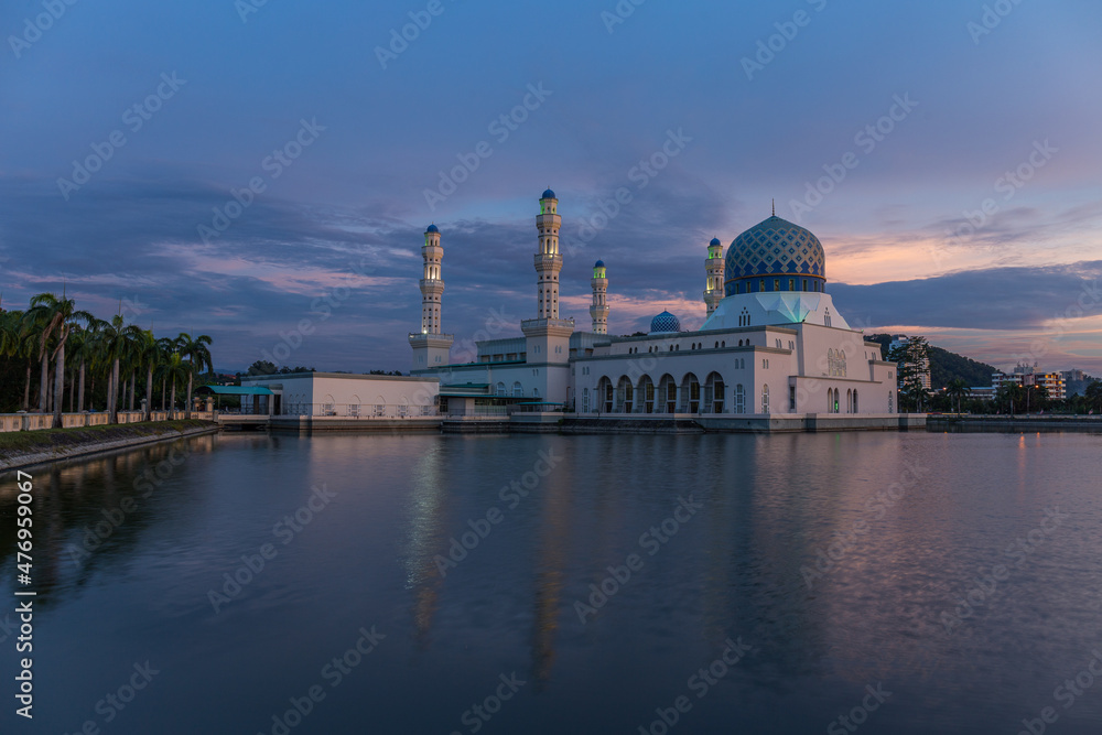 Fototapeta premium Beautiful Sunset and reflection of Floating Mosque of Kota Kinabalu, Sabah, Amazing sunset and reflection of Floating Mosque