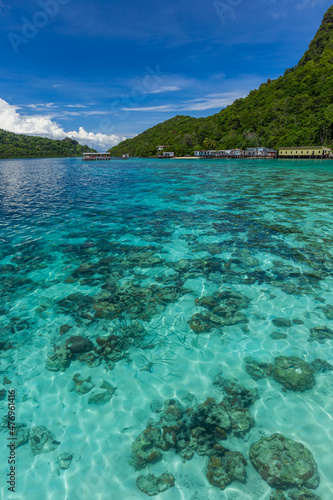Clear water of Bohey Dulang, Tun Sakaran Marine park, Borneo © Pavel