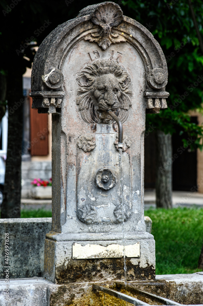 Fototapeta premium fontaine tête de lion année 1917