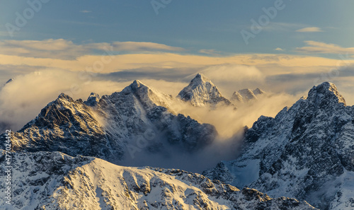 Zimowy widok na Rysy i okoliczne szczyty ze Świnicy photo