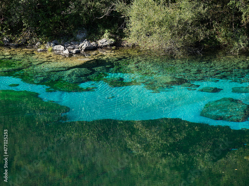 acqua cristallina al lago di cornino     forgaria nel Friuli     udine - italia