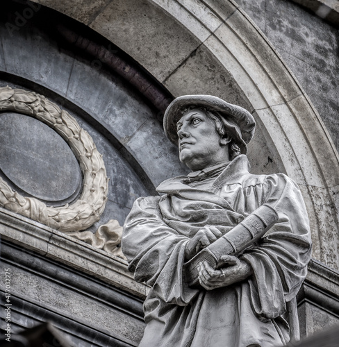 Obraz na płótnie Monument of the reformer Martin Luther with a bible in his hand in front of Marble church in Copenhagen w salonie