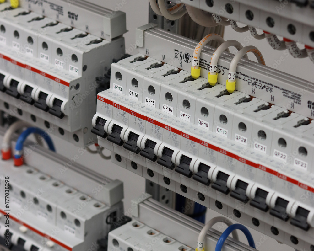 Connection of electrical mounting wires to circuit breakers.