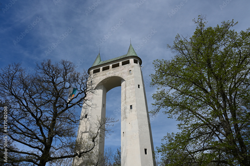 Φωτογραφία Pfullingen, Germany - 05 09 2021: View from the ground to the top of the Schönberg Tower, a 26 meter high observation tower near the city of Pfullingen, Germany