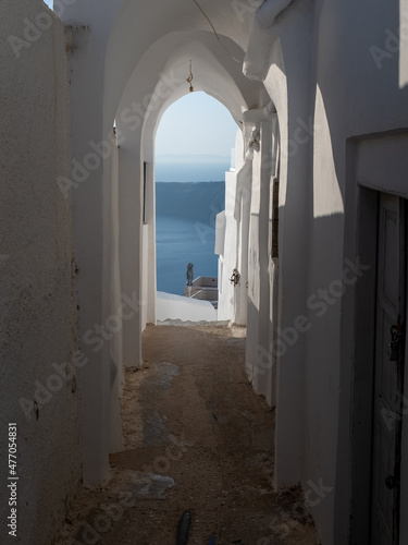 Photography A vaulted passageway toward the sea in Santorini