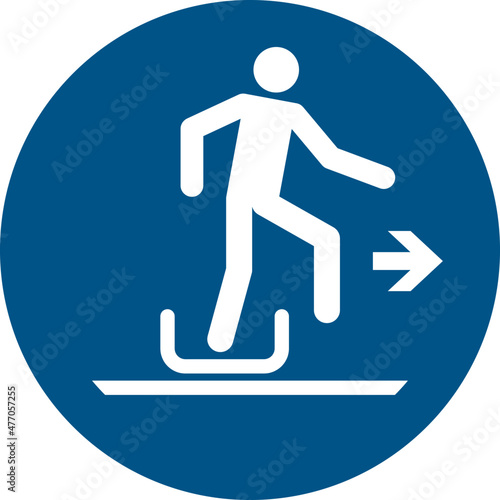 ISO 7010 M051 Alighting from toboggan to the right