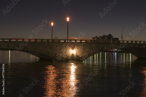 新潟市の日没後の夜景 萬代橋付近の街並み 