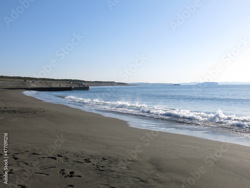 冬のサザンビーチちがさき（右手奥に江の島）　Southern Beach Chigasaki photo
