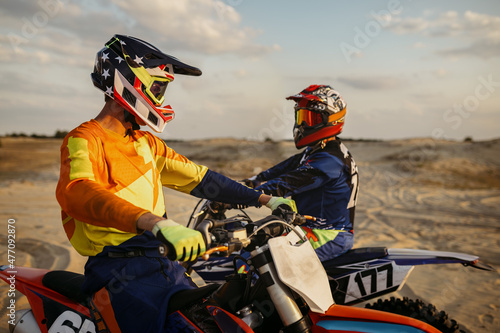 Obraz na płótnie Two motocross MX riders talking before racing