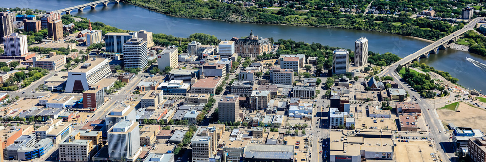Fototapeta premium Aerial view of the downtown area of Saskatoon, Saskatchewan, Canada