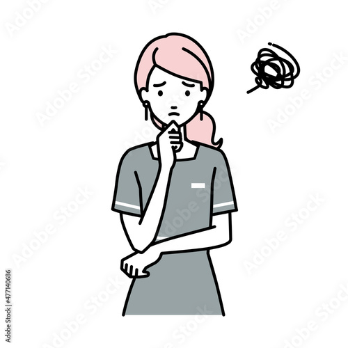 立って手をあごにあてて困っているエステ店員の女性