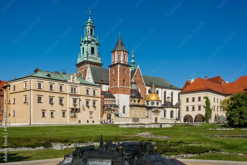 dziedziniec przed katedrą Wawel