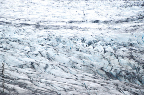 Glacier patterned cracks