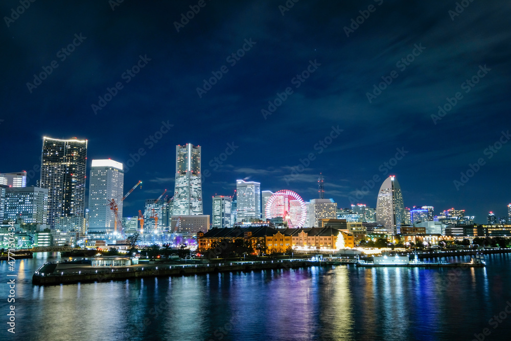 神奈川県横浜市大さん橋から見たみなとみらいの夜景