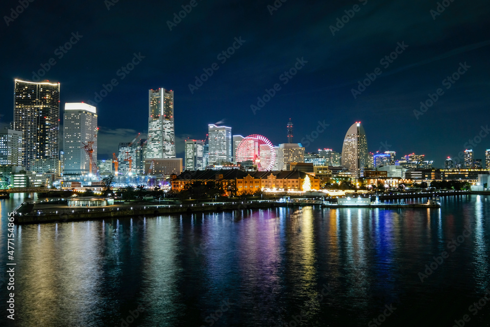 Fototapeta premium 神奈川県横浜市大さん橋から見たみなとみらいの夜景