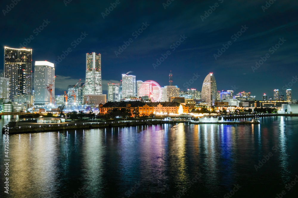 神奈川県横浜市大さん橋から見たみなとみらいの夜景