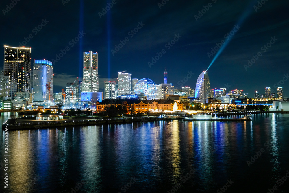 神奈川県横浜市大さん橋から見たみなとみらいの夜景