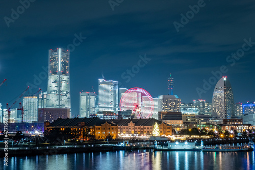 神奈川県横浜市大さん橋から見たみなとみらいの全館点灯した夜景