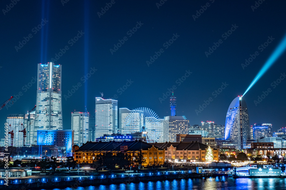 神奈川県横浜市みなとみらいのビルが全館点灯した夜景 神奈川県横浜市みなとみらいのビルが全館点灯した夜景
