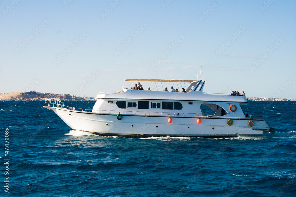 A small ship with tourists floats on the sea
 Red sea. Egypt