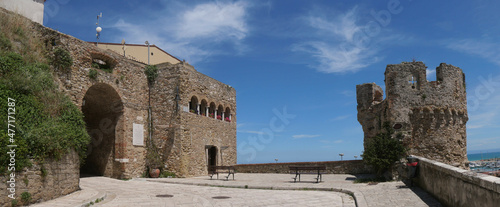 Cuadro en lienzo the Torricella and the entrance arch into the old city through the city walls of