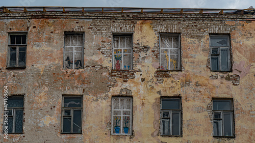 Fotografia windows, street art, old, building, wall, dilapidation
