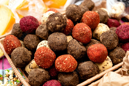 Dessert product in the form of balls
