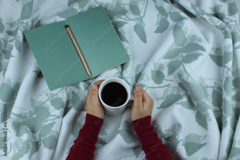 Obraz premium Female with coffee, winter concept