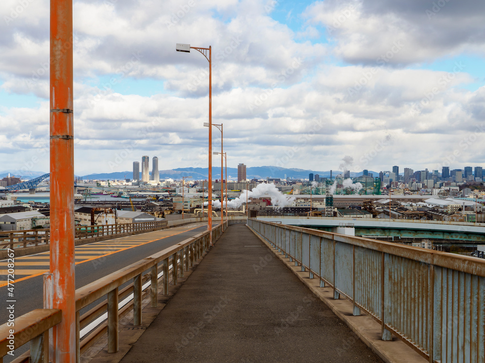 橋から眺める市街地の風景