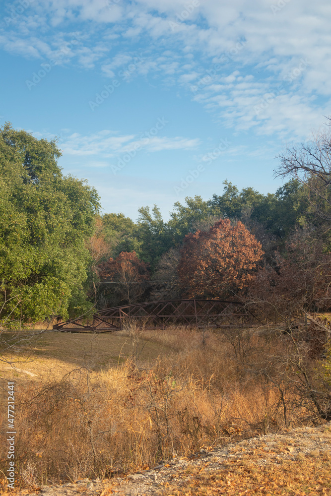 Obraz premium Brownwood Texas lake, walking trail, sunny day mourning, beautiful relaxing panorama view, recreation area.