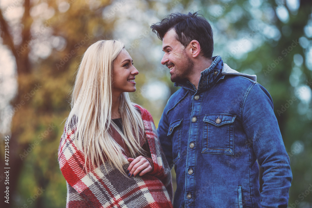Fototapeta premium Couple walk autumn