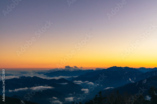 朝焼けの風景　南アルプス　山梨県　鳳凰三山 © Nao
