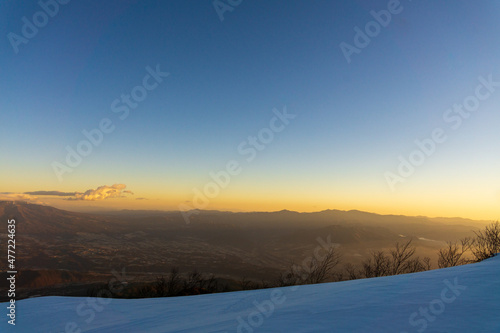朝景　甲府盆地を望む　鳳凰三山からの眺望　12月 © Nao