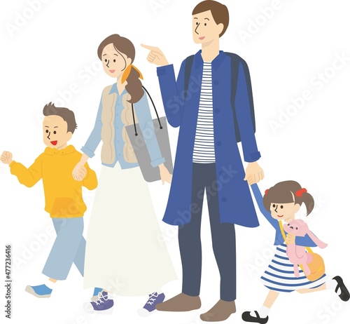 4人で仲良く旅行する日本人の家族