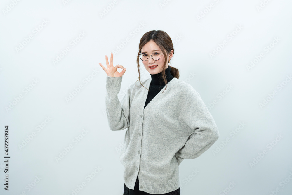 眼鏡をかけた爽やかな女性 眼鏡をかけた爽やかな女性