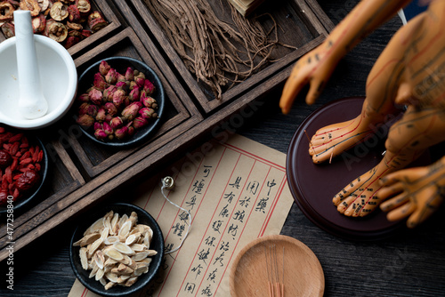 Obraz na plátně Acupuncture puppets and traditional Chinese medicine are on the table