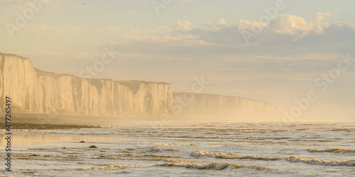 Konstfotografi les falaises dans les embruns à Ault