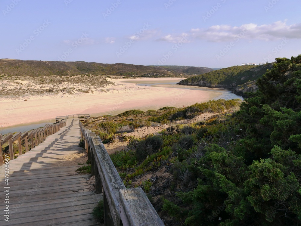 Rivière da Cerca à Aljezur en Algarve au sud du Portugal