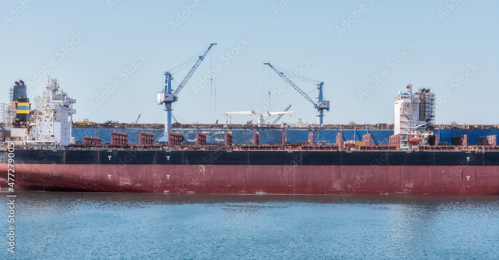Vessels in the bay and at the mooring wall Vessels in the bay and at the mooring wall