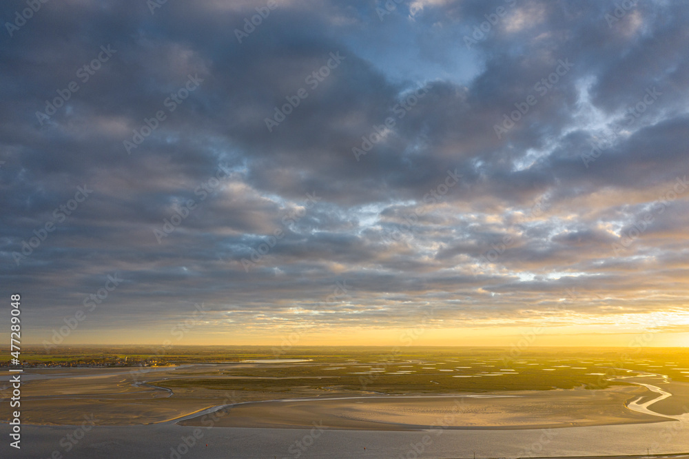 Fototapeta premium Vue aérienne de la baie de Somme entre le Cap Hornu et Saint-Valery-sur-Somme