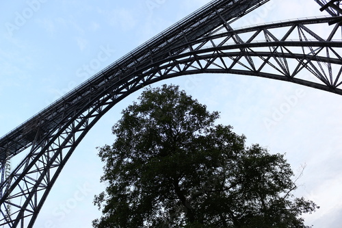 Müngstener Brücke im Bergischen Land - Technik und Natur im Einklang